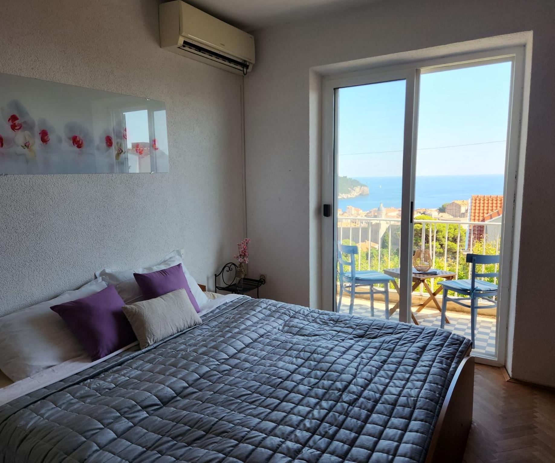 Apartment Sea And Old View