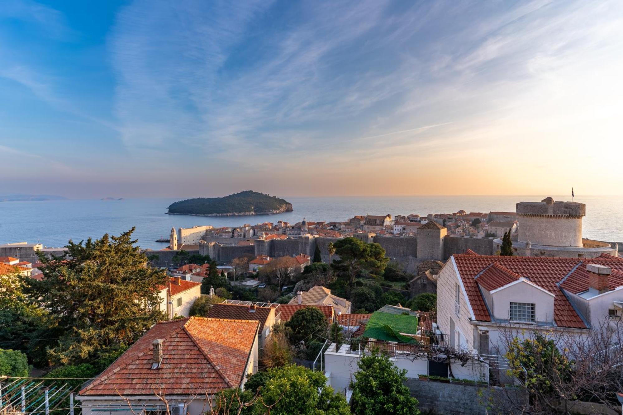 Sea And Old View Apartmán