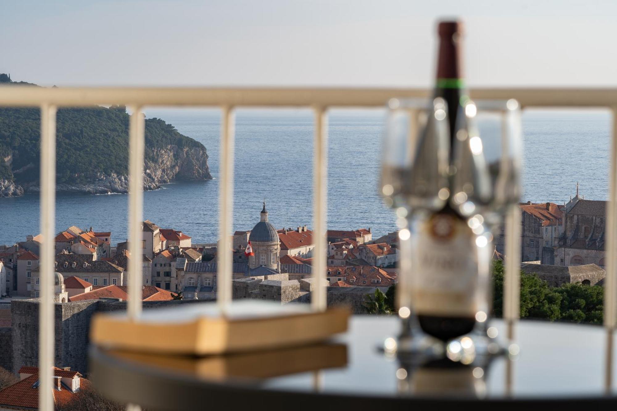 Sea And Old View Apartment